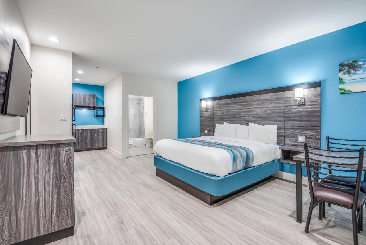Americas Value & Houston At Hwy 6 Hotel